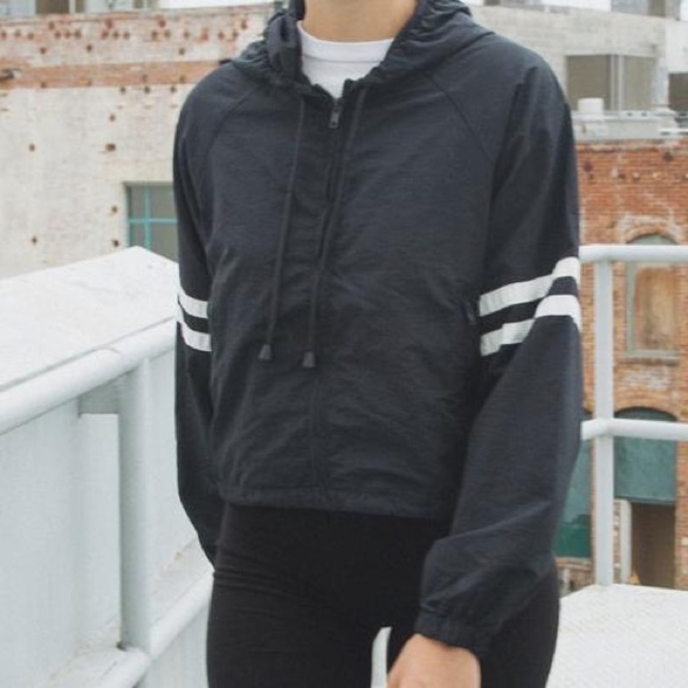 Brandy Melville windbreaker navy henrietta